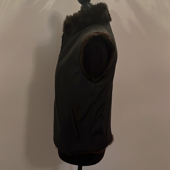 Gorgeous Brown Faux Fur Reversible Vest - Picture 9 of 12
